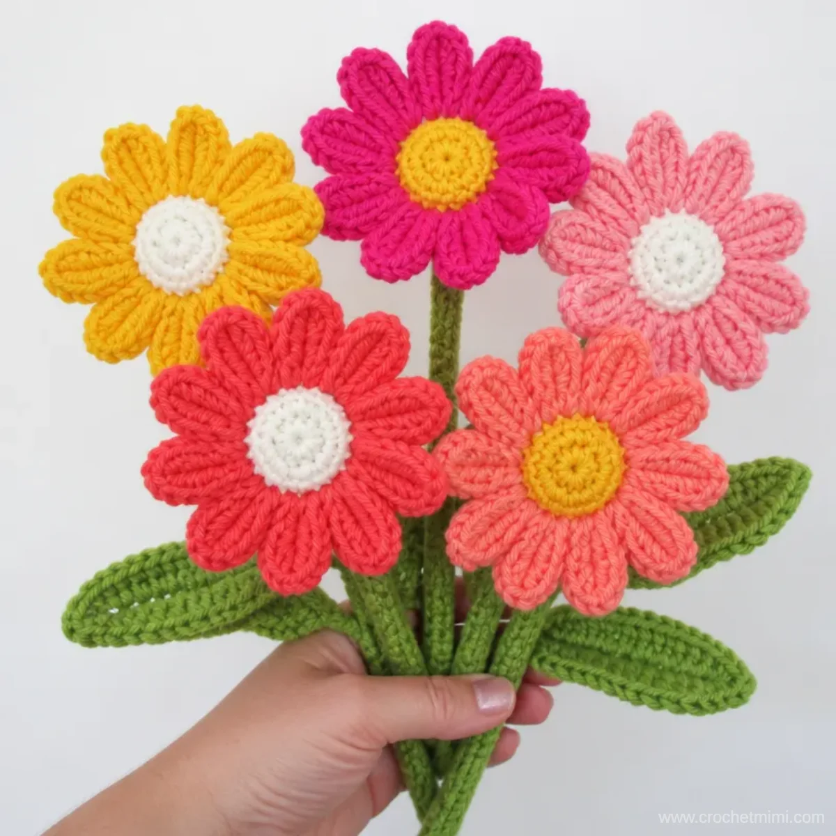 How to Crochet a Daisy Bouquet: Easy Pattern Tutorial